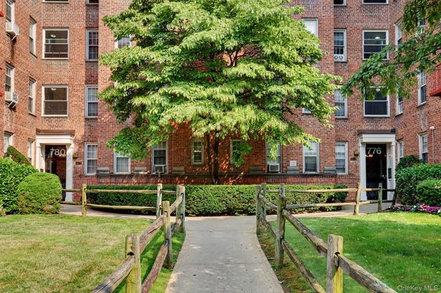 776 Bronx River B47, Bronxville, NY 10708