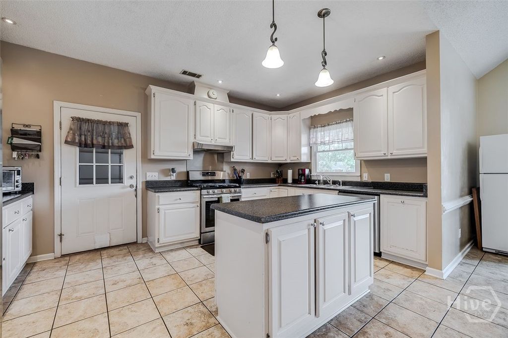 Image 14 of property listing at 102 Saint Andrews Road, Rincon, GA 31326