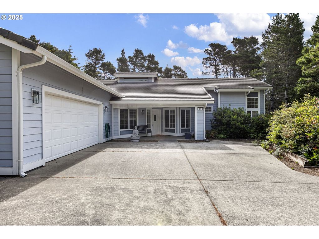 89 SAILORS RAVINE Ct, Florence, OR 97439