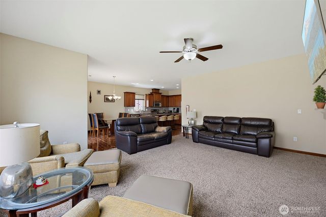 916 Boatman Avenue NW, Orting, WA 98360