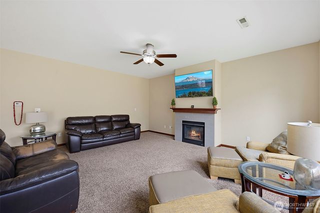 916 Boatman Avenue NW, Orting, WA 98360