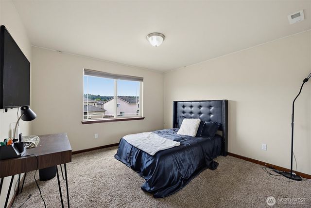 916 Boatman Avenue NW, Orting, WA 98360