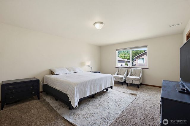 916 Boatman Avenue NW, Orting, WA 98360