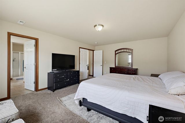 916 Boatman Avenue NW, Orting, WA 98360