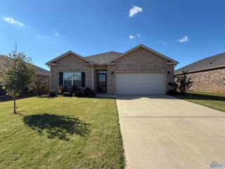 16205 Glenncrest Lane, Harvest, AL 35749