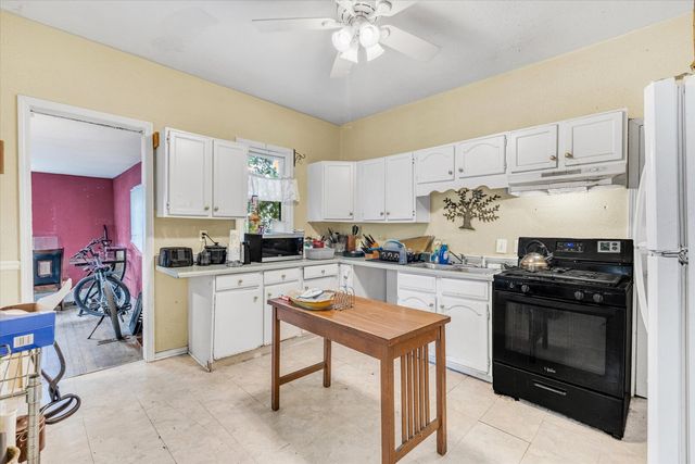 1713 W 9TH Street, Davenport, IA 52804