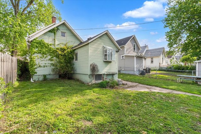 1713 W 9TH Street, Davenport, IA 52804