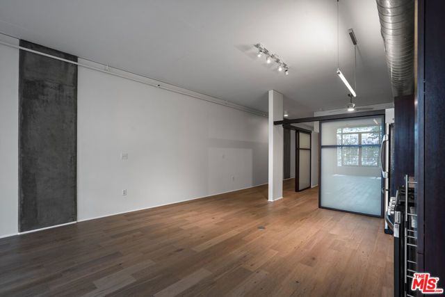 1111 S Grand Avenue 607, Los Angeles, CA 90015
