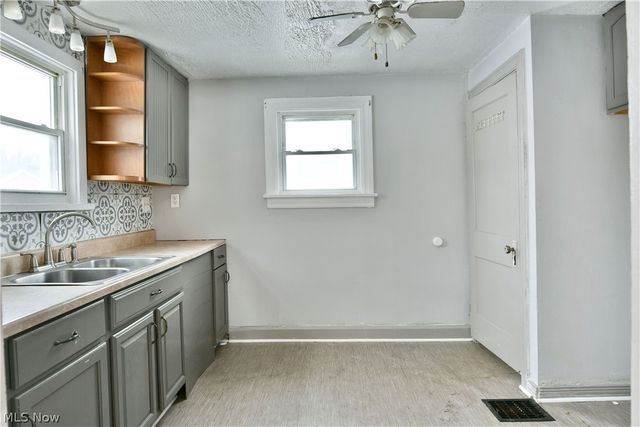 4035 W Market Street, Leavittsburg, OH 44430