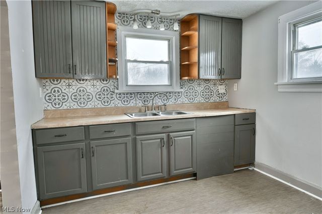 4035 W Market Street, Leavittsburg, OH 44430