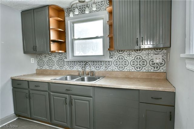 4035 W Market Street, Leavittsburg, OH 44430