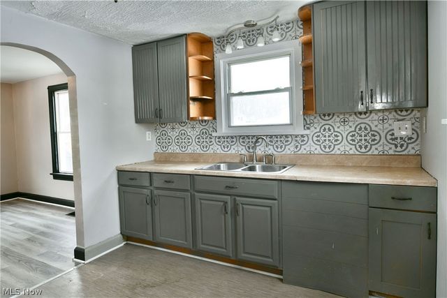 4035 W Market Street, Leavittsburg, OH 44430