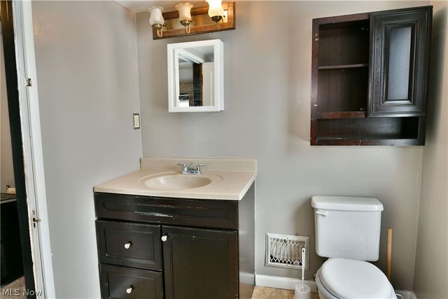 4035 W Market Street, Leavittsburg, OH 44430