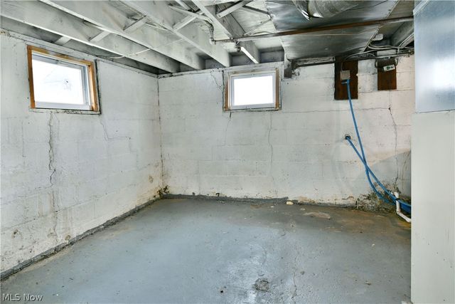 4035 W Market Street, Leavittsburg, OH 44430