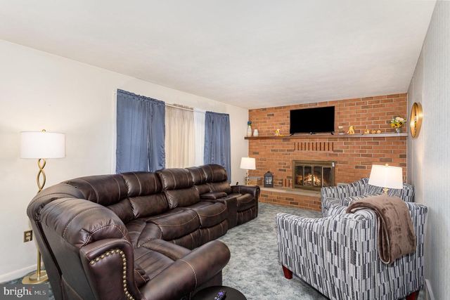 431 N HANOVER ST, Hershey, PA 17033
