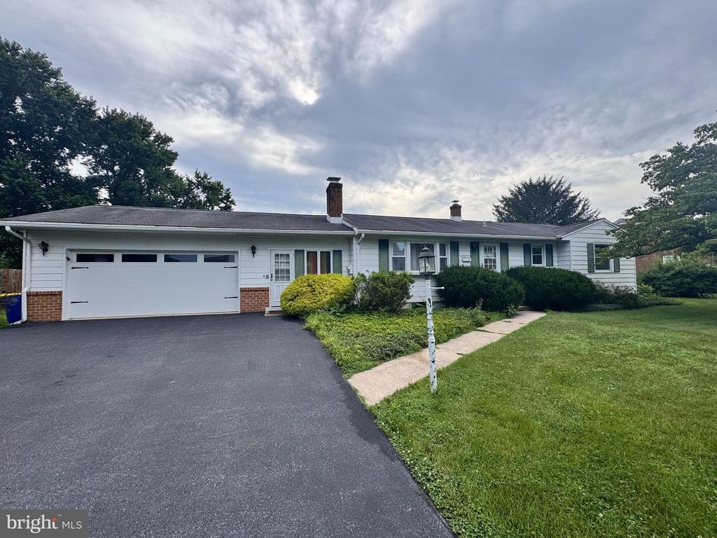 431 N HANOVER ST, Hershey, PA 17033