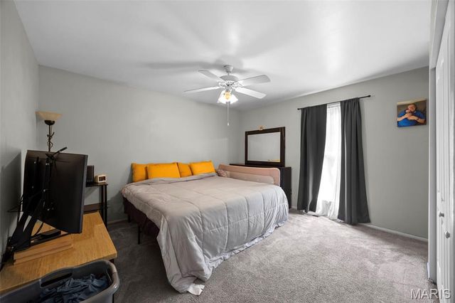 615 Country Lake Drive, St Peters, MO 63376