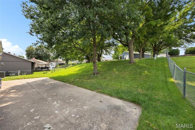 615 Country Lake Drive, St Peters, MO 63376