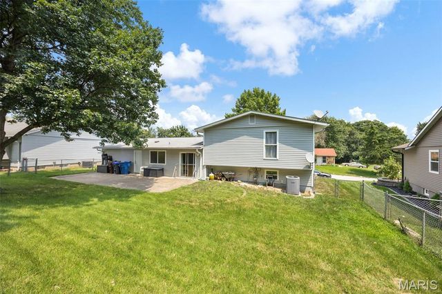 615 Country Lake Drive, St Peters, MO 63376