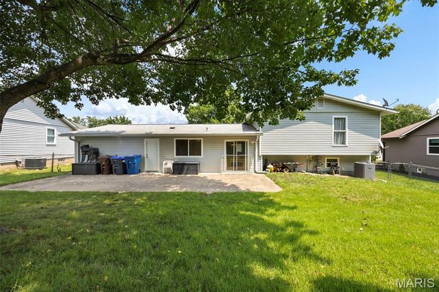 615 Country Lake Drive, St Peters, MO 63376
