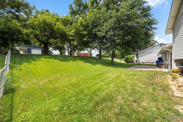 615 Country Lake Drive, St Peters, MO 63376