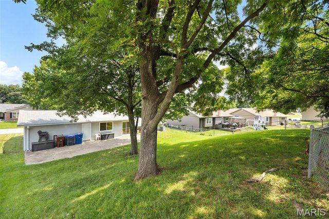 615 Country Lake Drive, St Peters, MO 63376