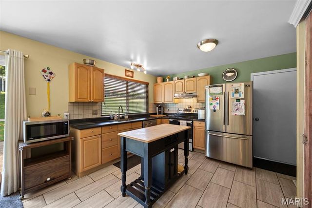 615 Country Lake Drive, St Peters, MO 63376