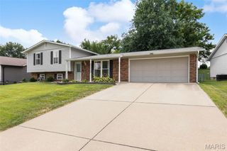 615 Country Lake Drive, St Peters, MO 63376