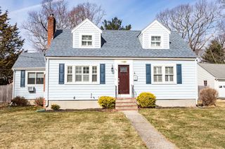 24 Crestwood Circle, Norwood, MA 02062
