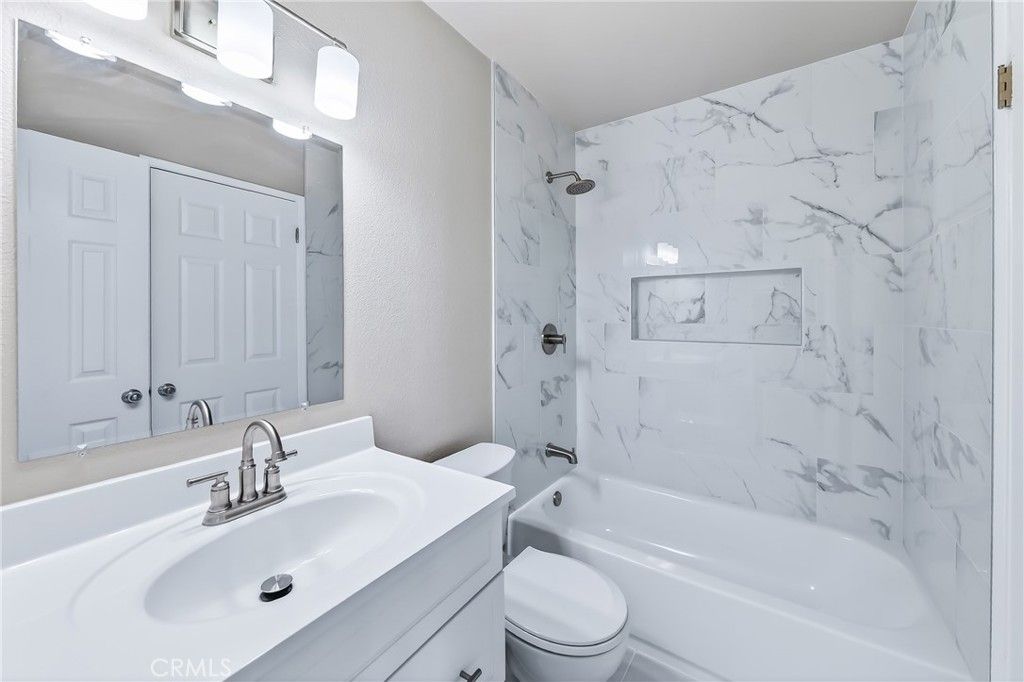 Image 10 of property listing at 241 W Alton Avenue B, Santa Ana, CA 92707