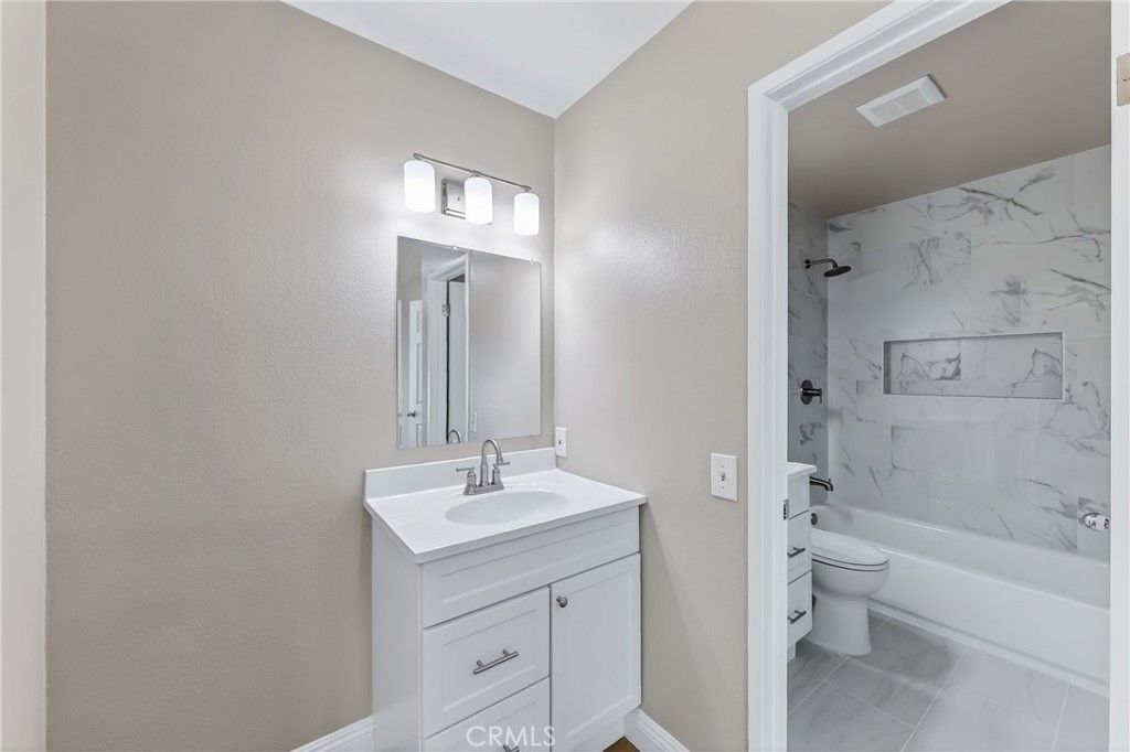 Image 11 of property listing at 241 W Alton Avenue B, Santa Ana, CA 92707