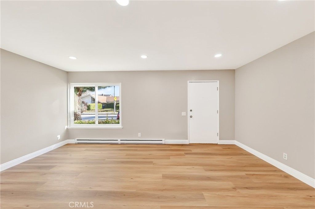 Image 16 of property listing at 241 W Alton Avenue B, Santa Ana, CA 92707