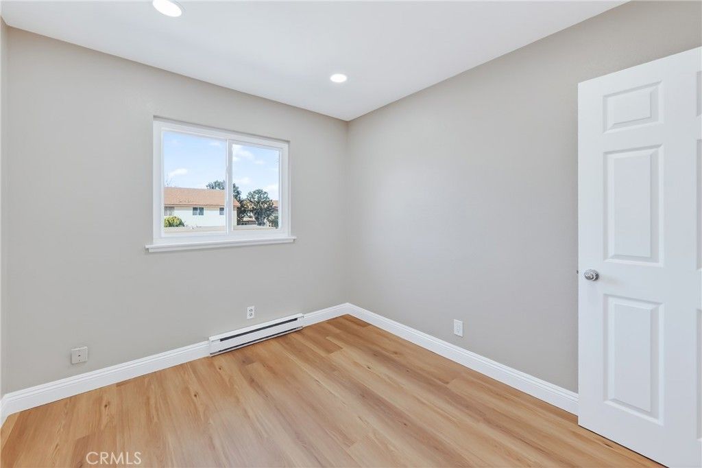 Image 21 of property listing at 241 W Alton Avenue B, Santa Ana, CA 92707