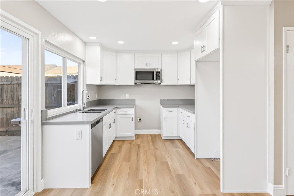 Image 4 of property listing at 241 W Alton Avenue B, Santa Ana, CA 92707