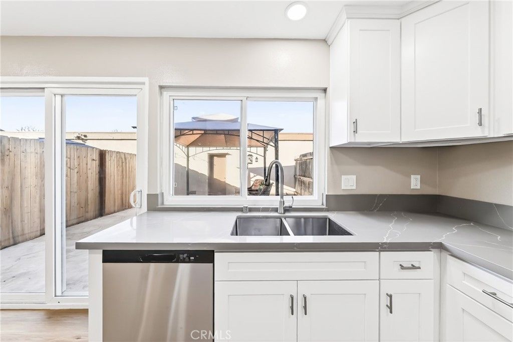 Image 5 of property listing at 241 W Alton Avenue B, Santa Ana, CA 92707