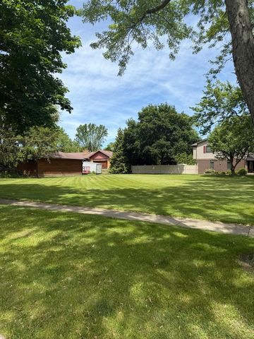 2110 Cherry Avenue, Hanover Park, IL 60133