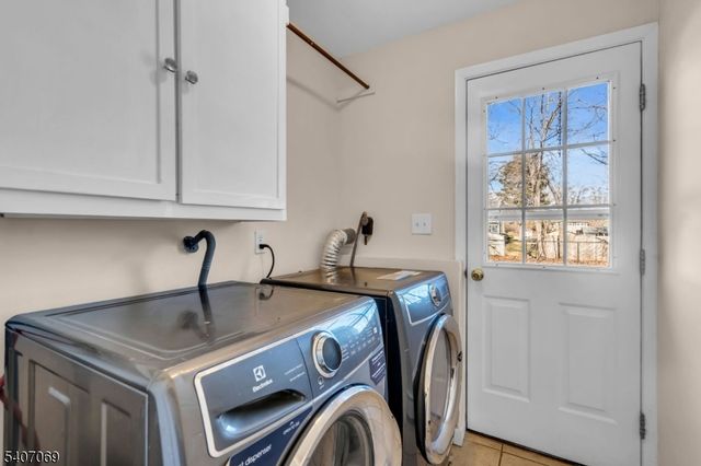 28 Toby Dr, Roxbury Twp., NJ 07876