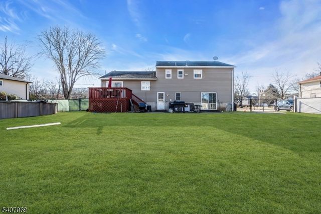 28 Toby Dr, Roxbury Twp., NJ 07876