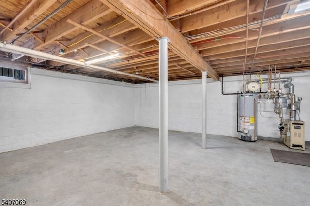 28 Toby Dr, Roxbury Twp., NJ 07876