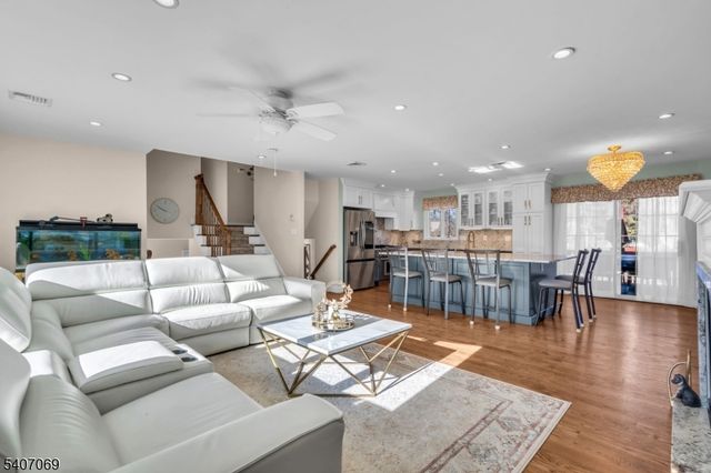 28 Toby Dr, Roxbury Twp., NJ 07876