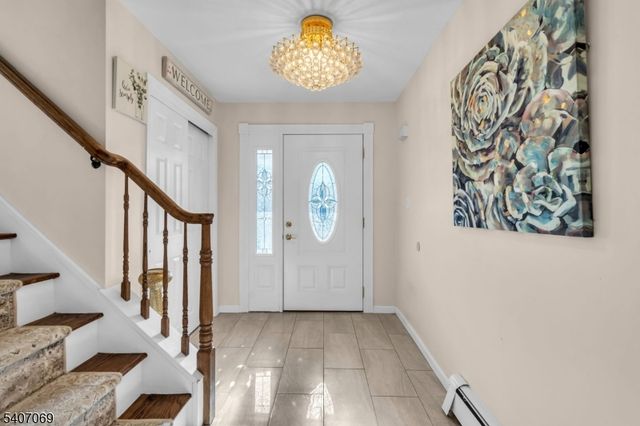 28 Toby Dr, Roxbury Twp., NJ 07876