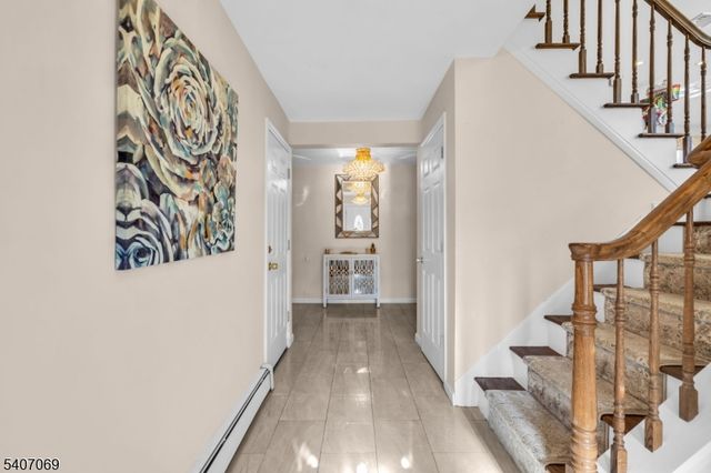 28 Toby Dr, Roxbury Twp., NJ 07876