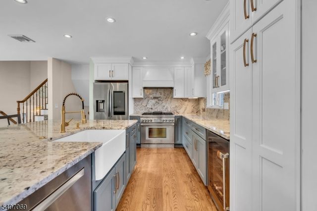 28 Toby Dr, Roxbury Twp., NJ 07876