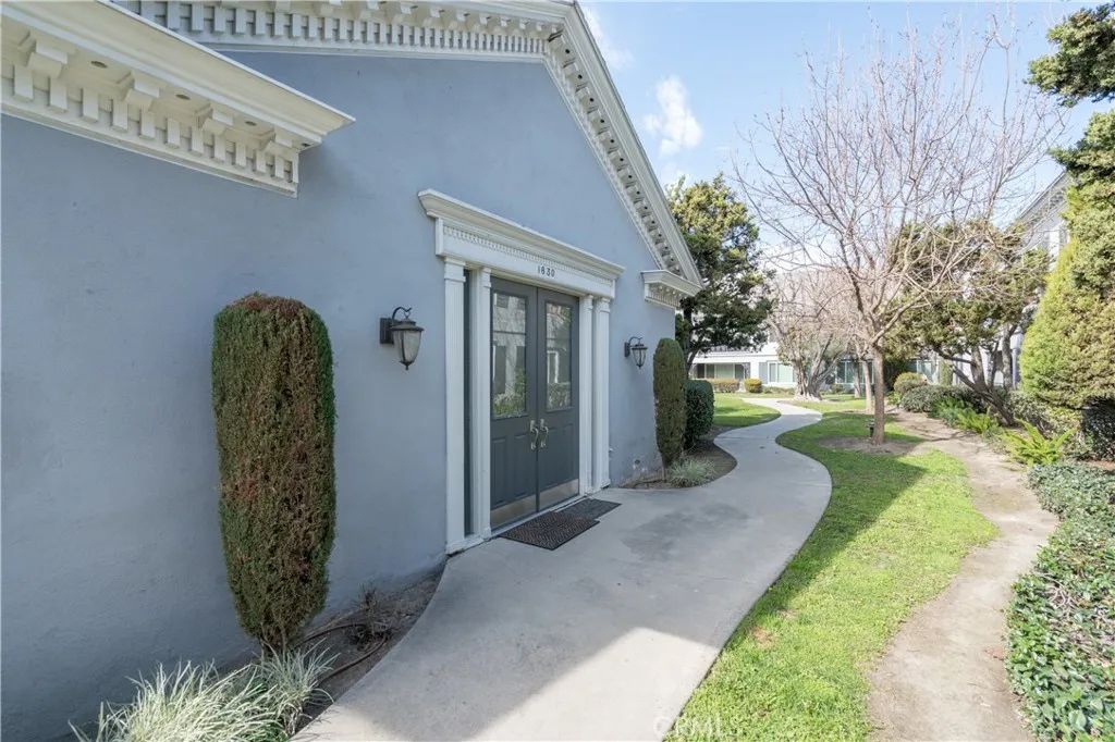 1630 S Pomona C25, Fullerton, CA 92832