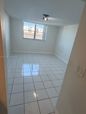1990 Marseille Dr 303, Miami Beach, FL 33141