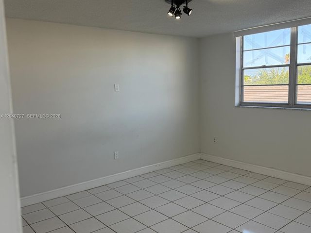 1990 Marseille Dr 303, Miami Beach, FL 33141