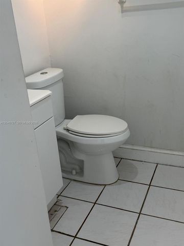 1990 Marseille Dr 303, Miami Beach, FL 33141