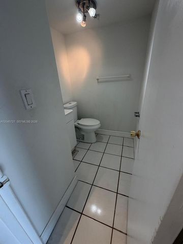 1990 Marseille Dr 303, Miami Beach, FL 33141