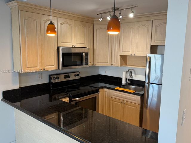 1990 Marseille Dr 303, Miami Beach, FL 33141