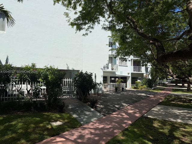 1990 Marseille Dr 303, Miami Beach, FL 33141
